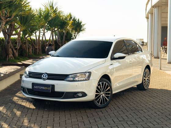 VOLKSWAGEN JETTA 2.0 TSI HIGHLINE 211CV GASOLINA 4P TIPTRONIC VOLKSWAGEN JETTA 2.0 TSI HIGHLINE 211CV GASOLINA 4P TIPTRONIC